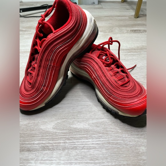 Red Women Nike - Picture 1 of 2